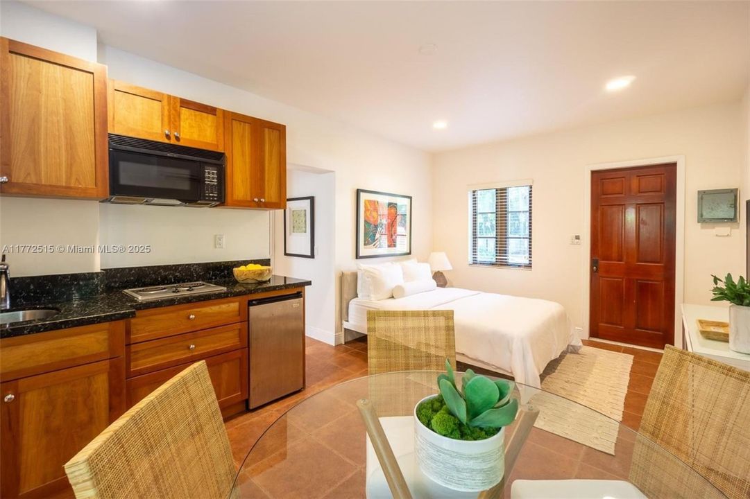 最近租的: $10,500 (4 贝兹, 3 浴室, 2835 平方英尺)