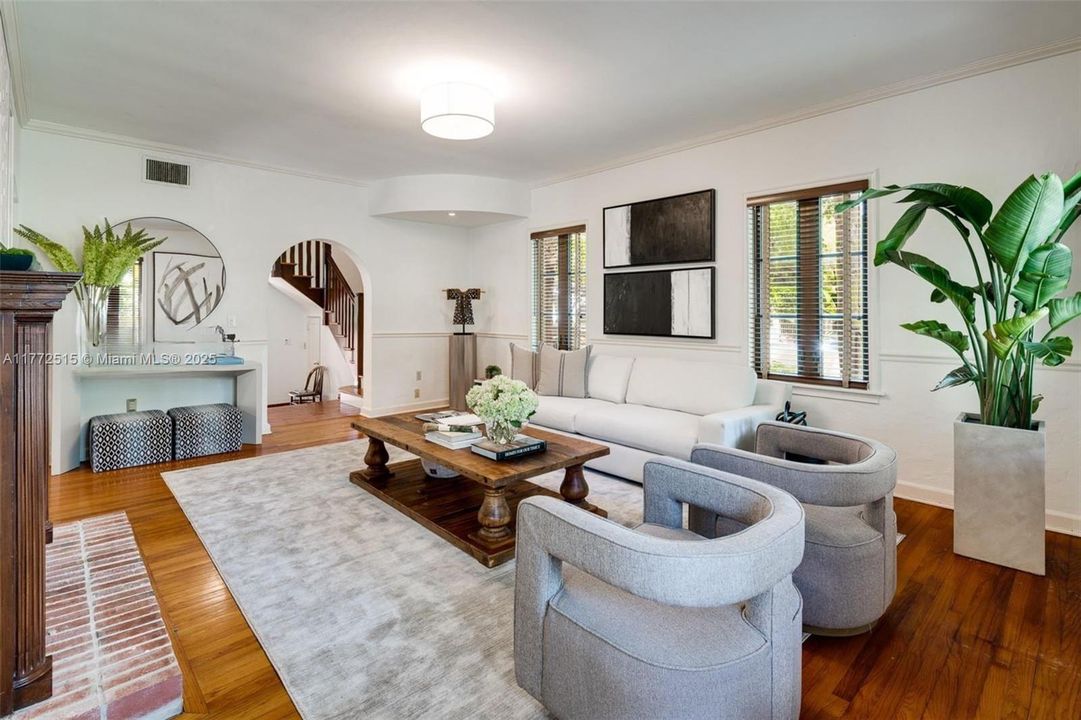 最近租的: $10,500 (4 贝兹, 3 浴室, 2835 平方英尺)