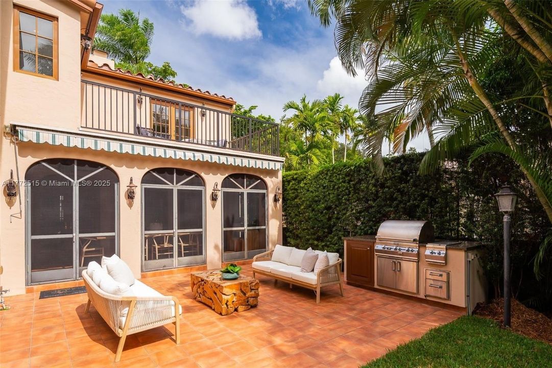 最近租的: $10,500 (4 贝兹, 3 浴室, 2835 平方英尺)