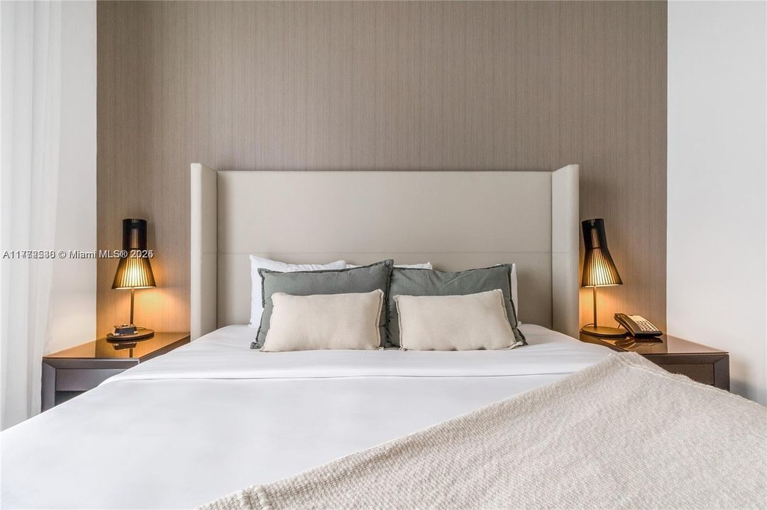 For Sale: $659,000 (1 beds, 1 baths, 702 Square Feet)