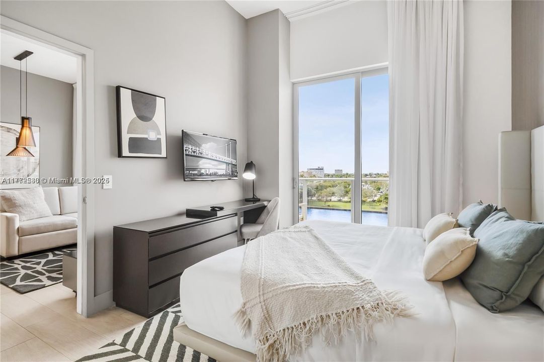 For Sale: $659,000 (1 beds, 1 baths, 702 Square Feet)