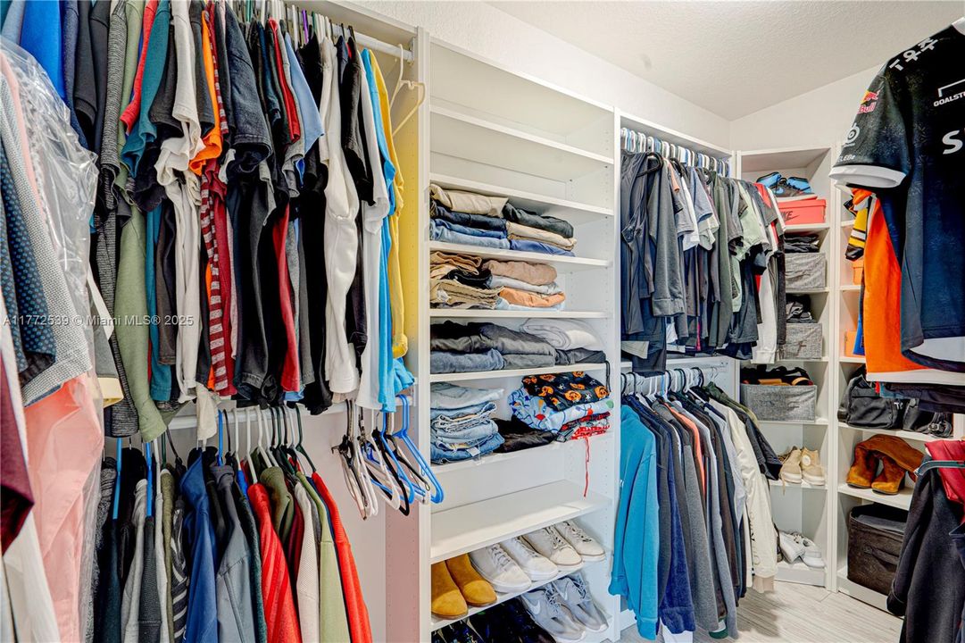 Vendido Recientemente: $479,800 (4 camas, 2 baños, 1979 Pies cuadrados)