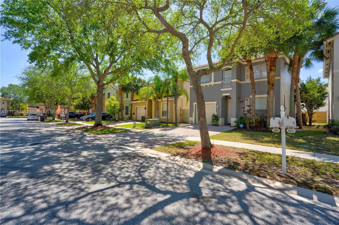 Vendido Recientemente: $479,800 (4 camas, 2 baños, 1979 Pies cuadrados)