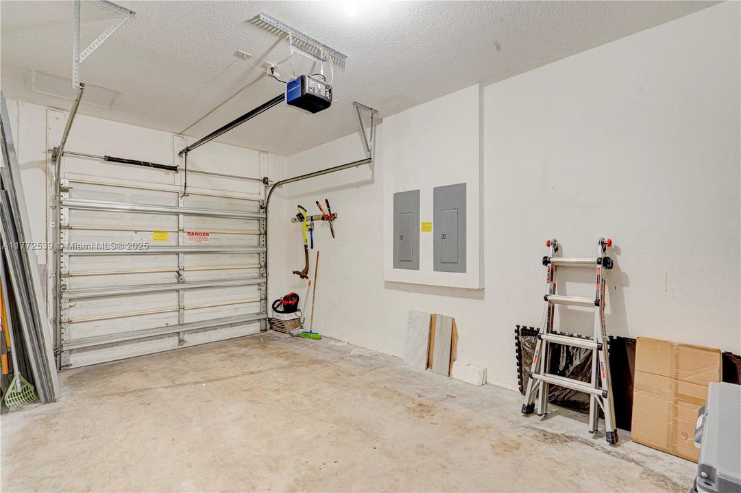 Vendido Recientemente: $479,800 (4 camas, 2 baños, 1979 Pies cuadrados)