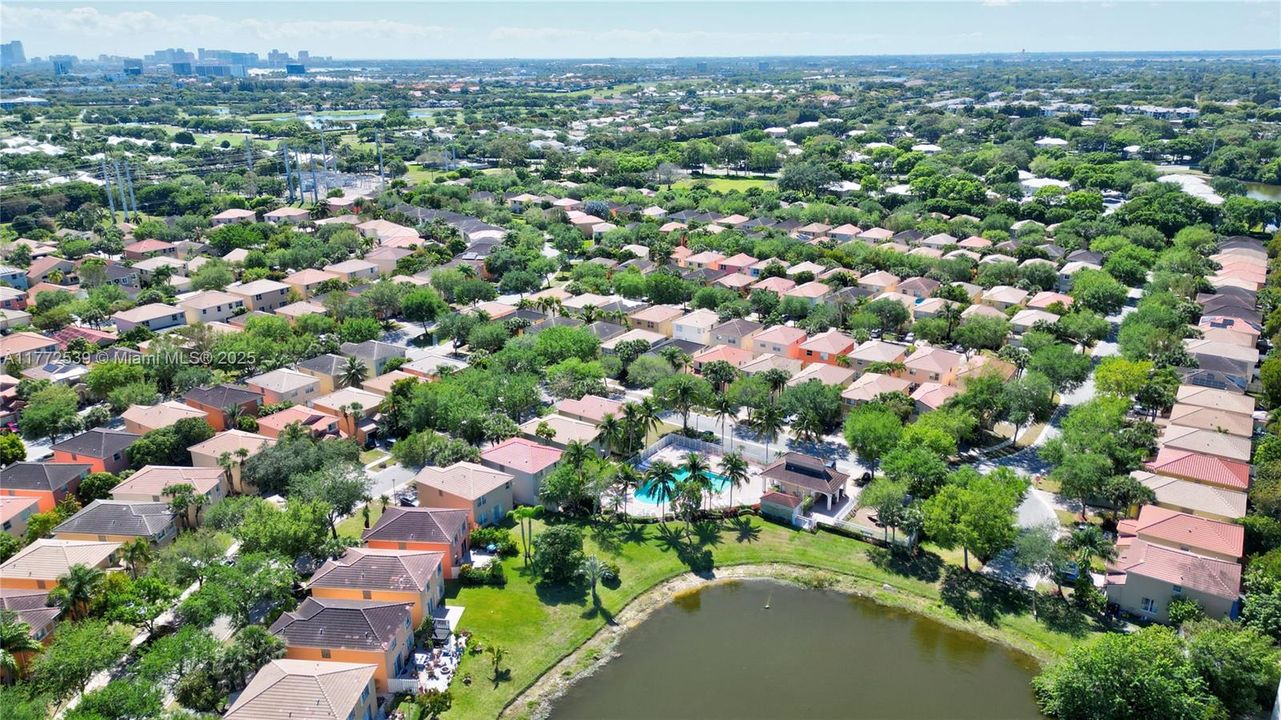 Vendido Recientemente: $479,800 (4 camas, 2 baños, 1979 Pies cuadrados)