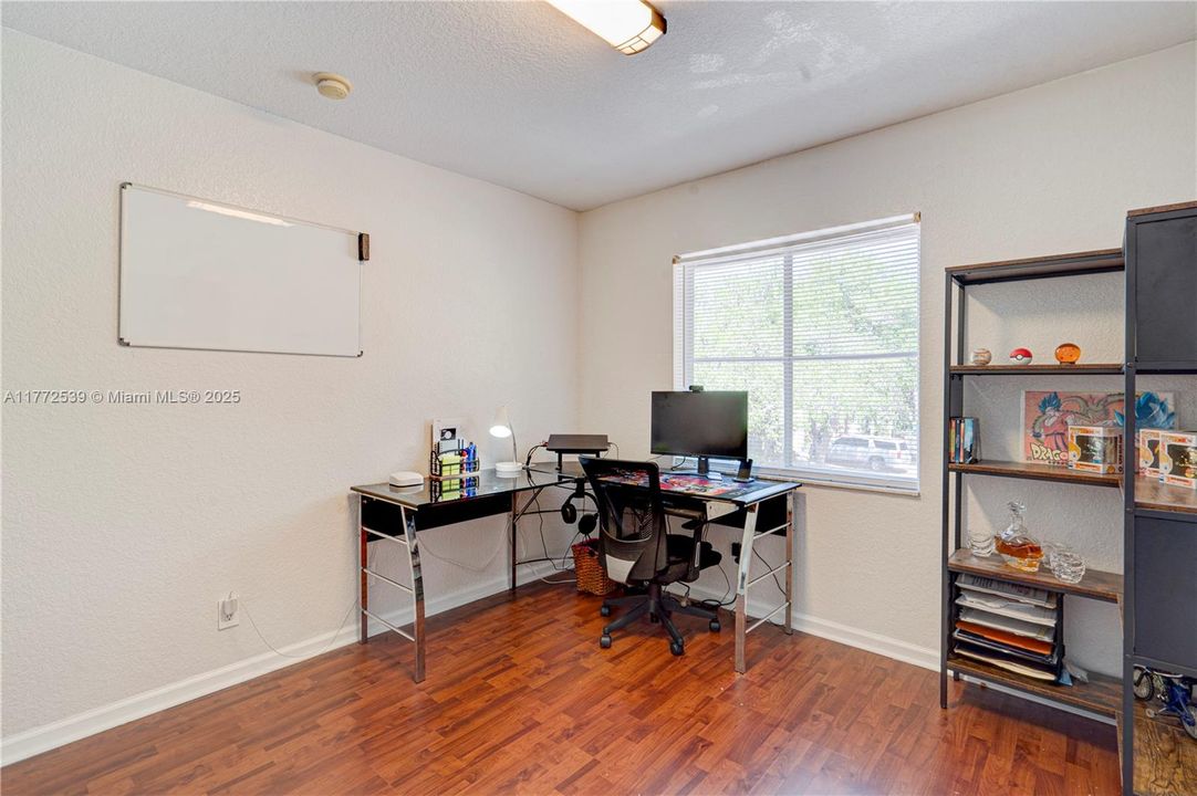 Vendido Recientemente: $479,800 (4 camas, 2 baños, 1979 Pies cuadrados)