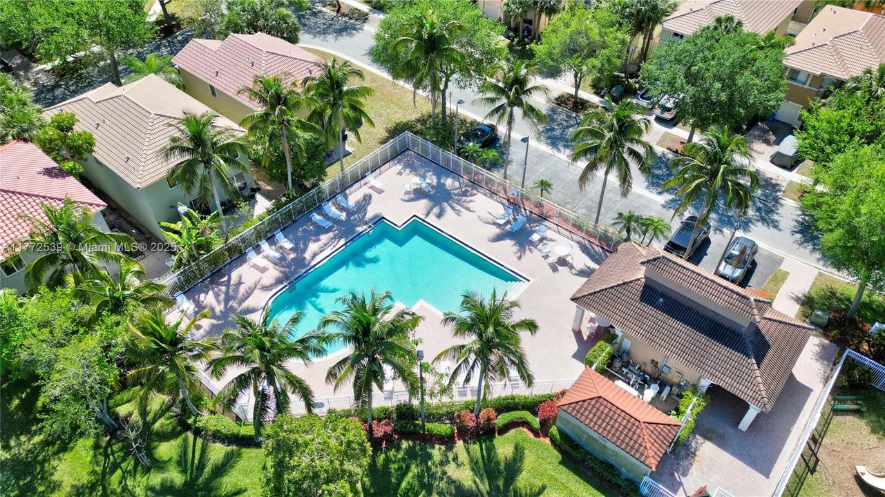 Vendido Recientemente: $479,800 (4 camas, 2 baños, 1979 Pies cuadrados)