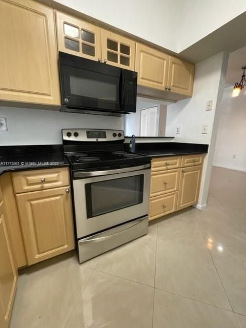 Recientemente alquilado: $2,100 (2 camas, 2 baños, 854 Pies cuadrados)