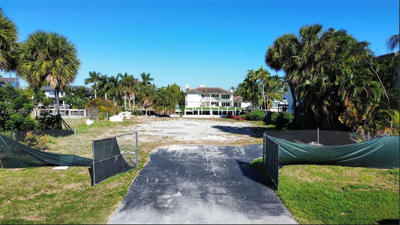 For Sale: $2,800,000 (0.30 acres)