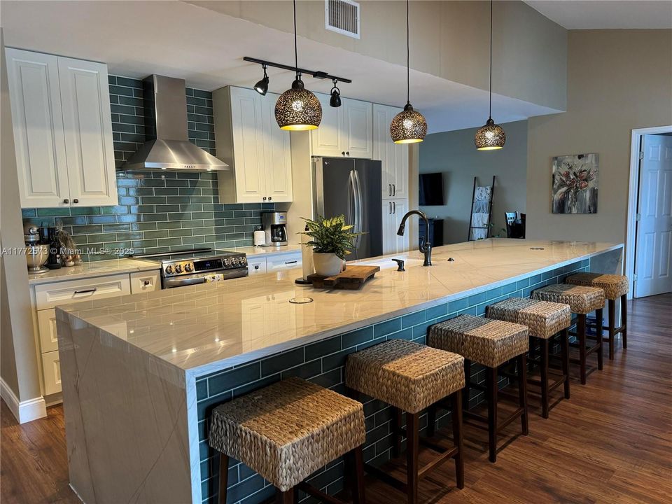 Recently Sold: $799,000 (4 beds, 2 baths, 2193 Square Feet)