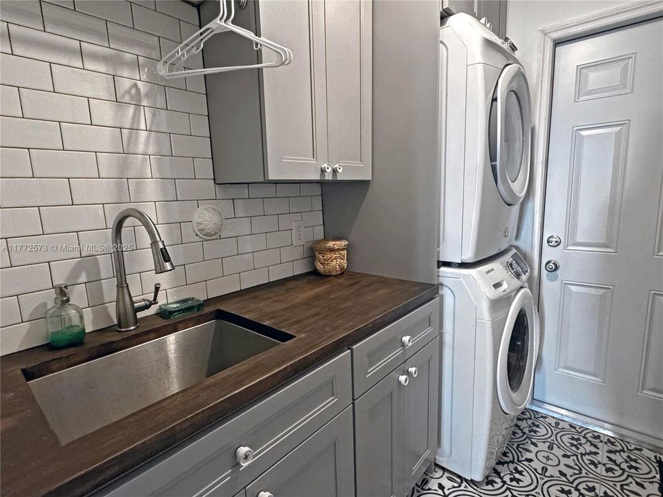 Recently Sold: $799,000 (4 beds, 2 baths, 2193 Square Feet)