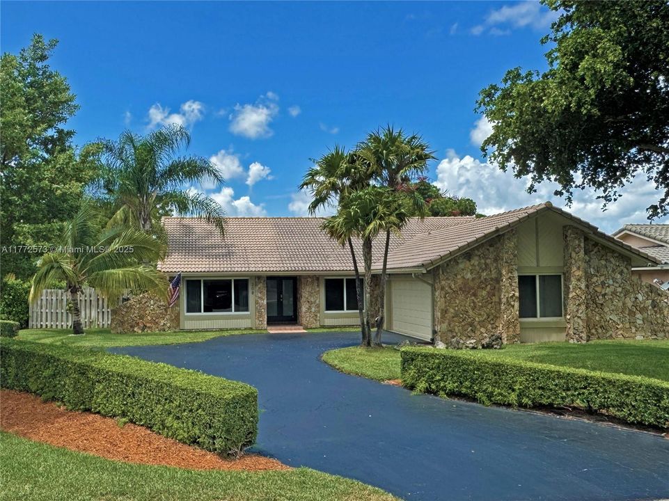 Recently Sold: $799,000 (4 beds, 2 baths, 2193 Square Feet)