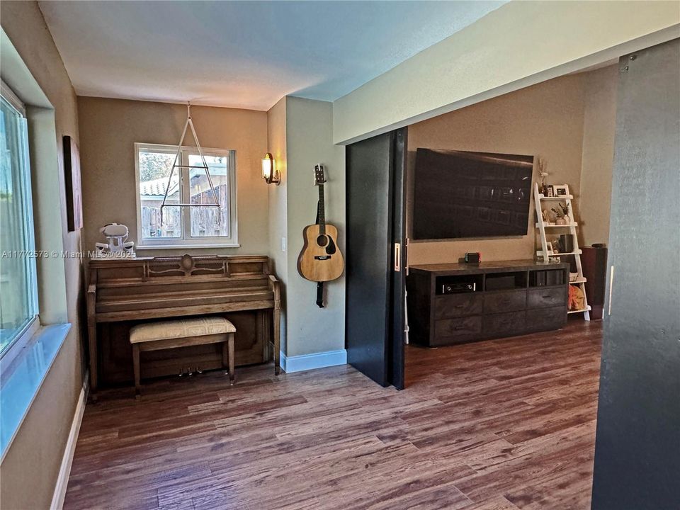 Recently Sold: $799,000 (4 beds, 2 baths, 2193 Square Feet)