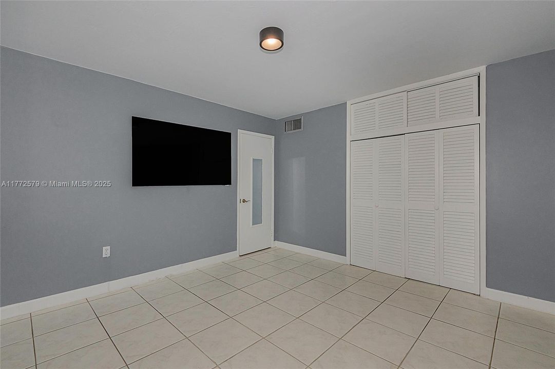 Недавно продано: $339,900 (1 спален, 1 ванн, 742 Квадратных фут)