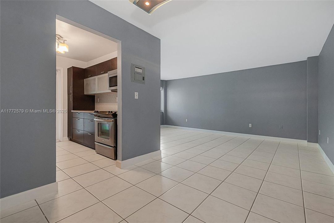 Недавно продано: $339,900 (1 спален, 1 ванн, 742 Квадратных фут)