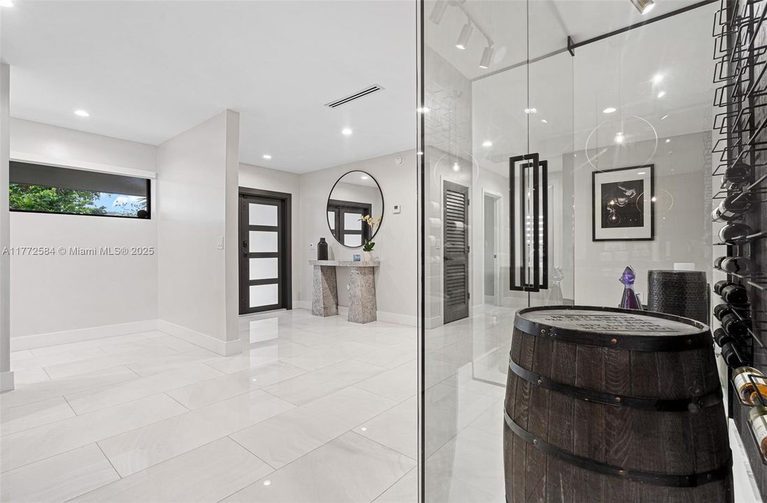 Vendido Recientemente: $1,499,999 (4 camas, 3 baños, 2845 Pies cuadrados)