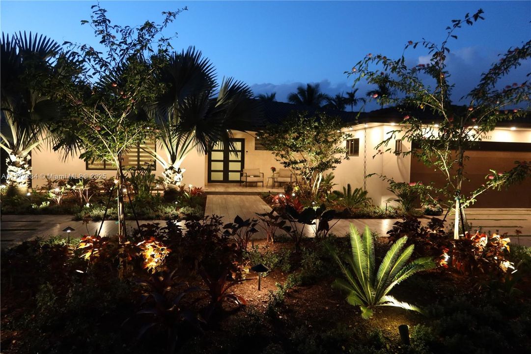 Vendido Recientemente: $1,499,999 (4 camas, 3 baños, 2845 Pies cuadrados)