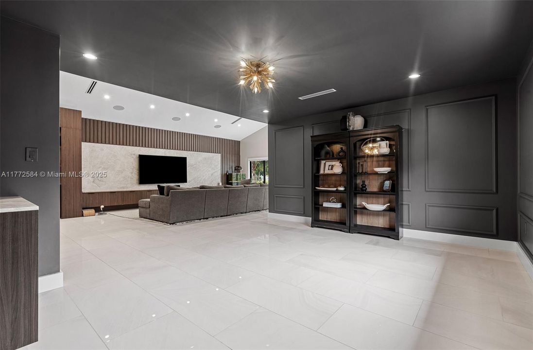 Vendido Recientemente: $1,499,999 (4 camas, 3 baños, 2845 Pies cuadrados)