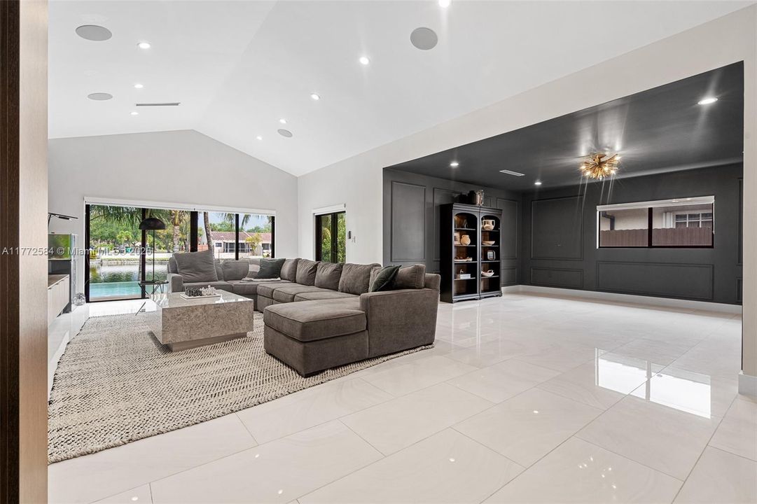 Vendido Recientemente: $1,499,999 (4 camas, 3 baños, 2845 Pies cuadrados)