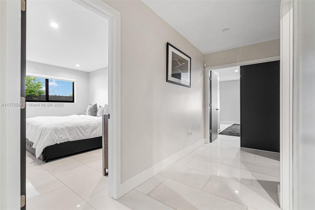 Vendido Recientemente: $1,499,999 (4 camas, 3 baños, 2845 Pies cuadrados)