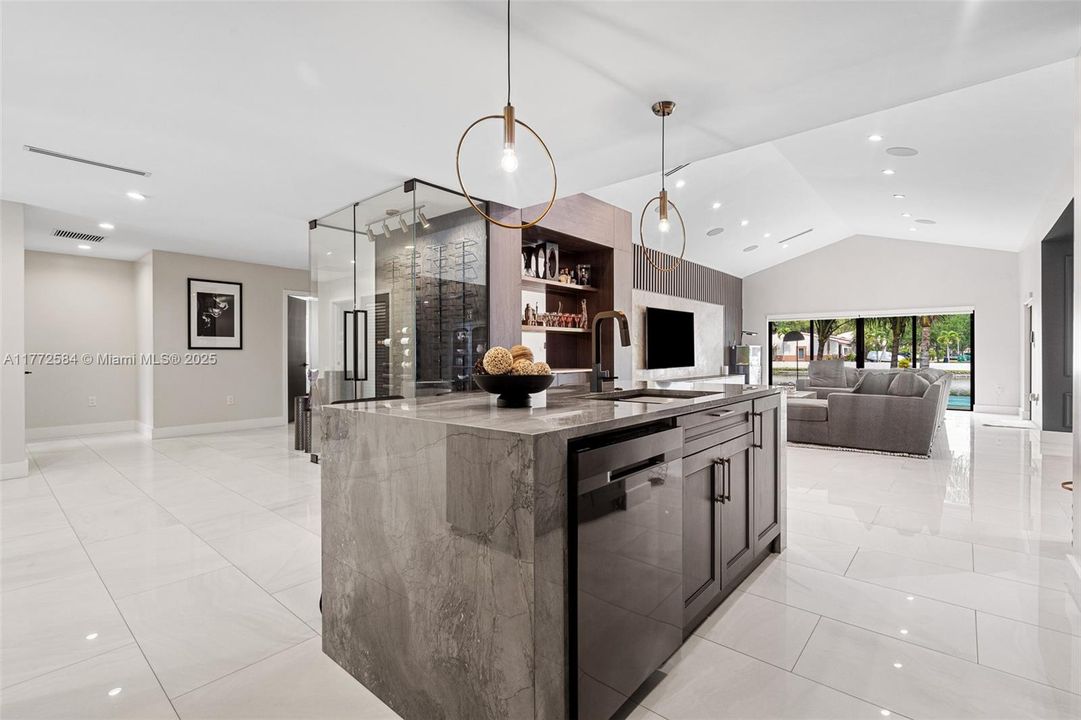 Vendido Recientemente: $1,499,999 (4 camas, 3 baños, 2845 Pies cuadrados)