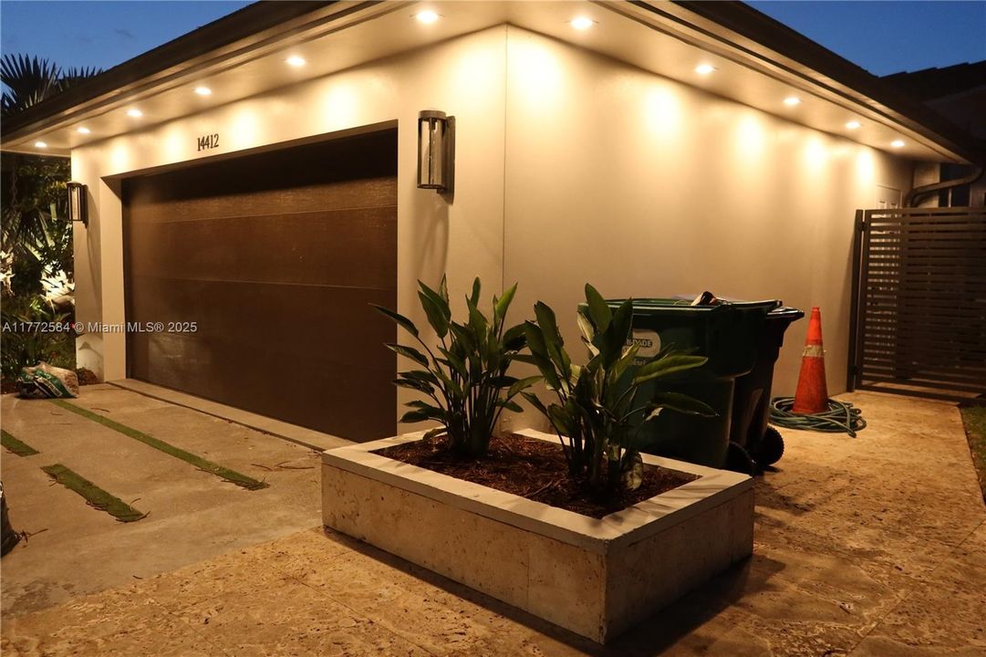 Vendido Recientemente: $1,499,999 (4 camas, 3 baños, 2845 Pies cuadrados)