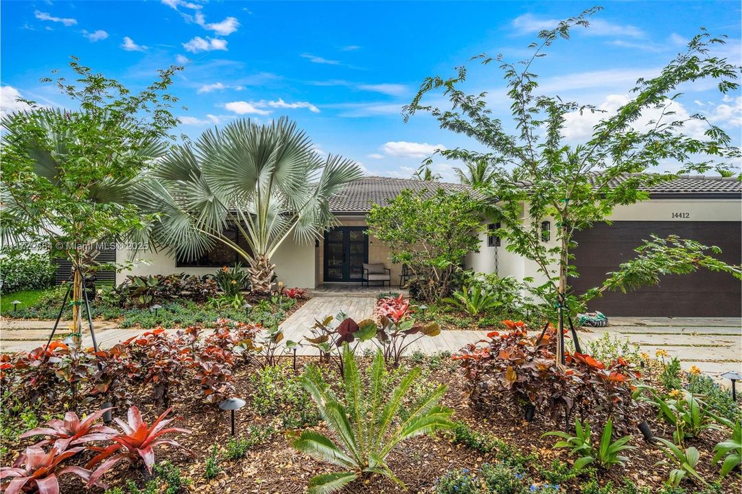 Vendido Recientemente: $1,499,999 (4 camas, 3 baños, 2845 Pies cuadrados)