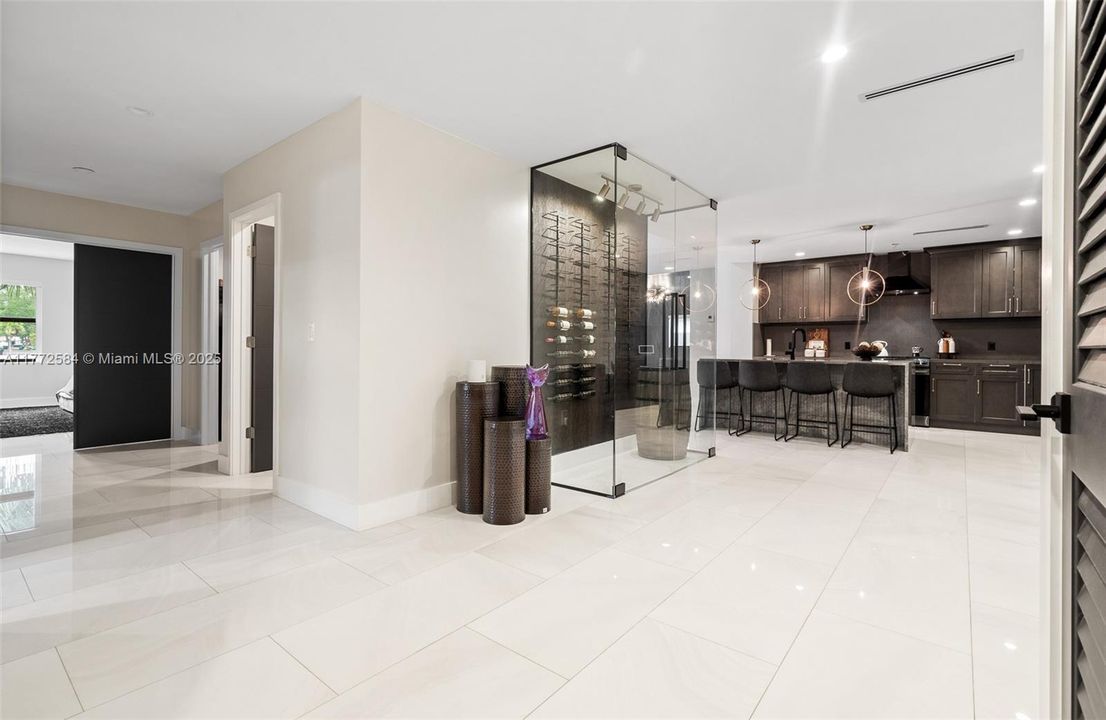 Vendido Recientemente: $1,499,999 (4 camas, 3 baños, 2845 Pies cuadrados)