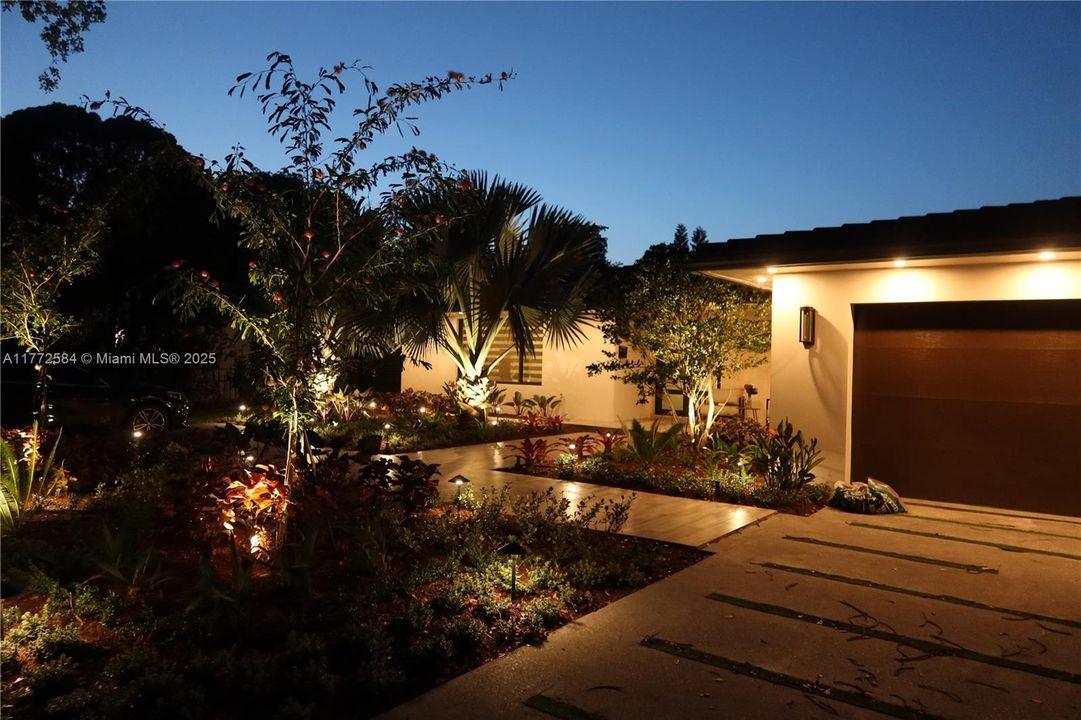 Vendido Recientemente: $1,499,999 (4 camas, 3 baños, 2845 Pies cuadrados)