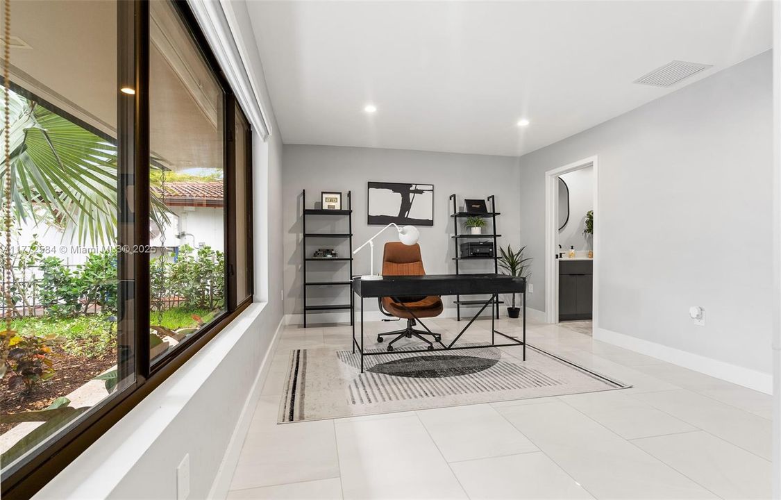 Vendido Recientemente: $1,499,999 (4 camas, 3 baños, 2845 Pies cuadrados)