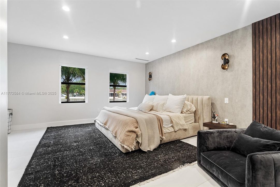 Vendido Recientemente: $1,499,999 (4 camas, 3 baños, 2845 Pies cuadrados)