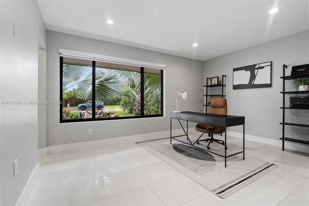 Vendido Recientemente: $1,499,999 (4 camas, 3 baños, 2845 Pies cuadrados)