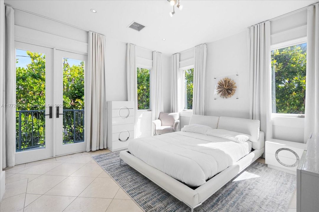 For Sale: $30,000,000 (6 beds, 7 baths, 8748 Square Feet)