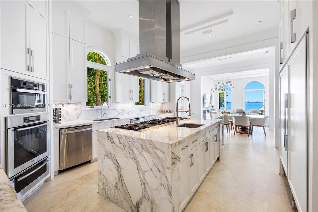 For Sale: $30,000,000 (6 beds, 7 baths, 8748 Square Feet)