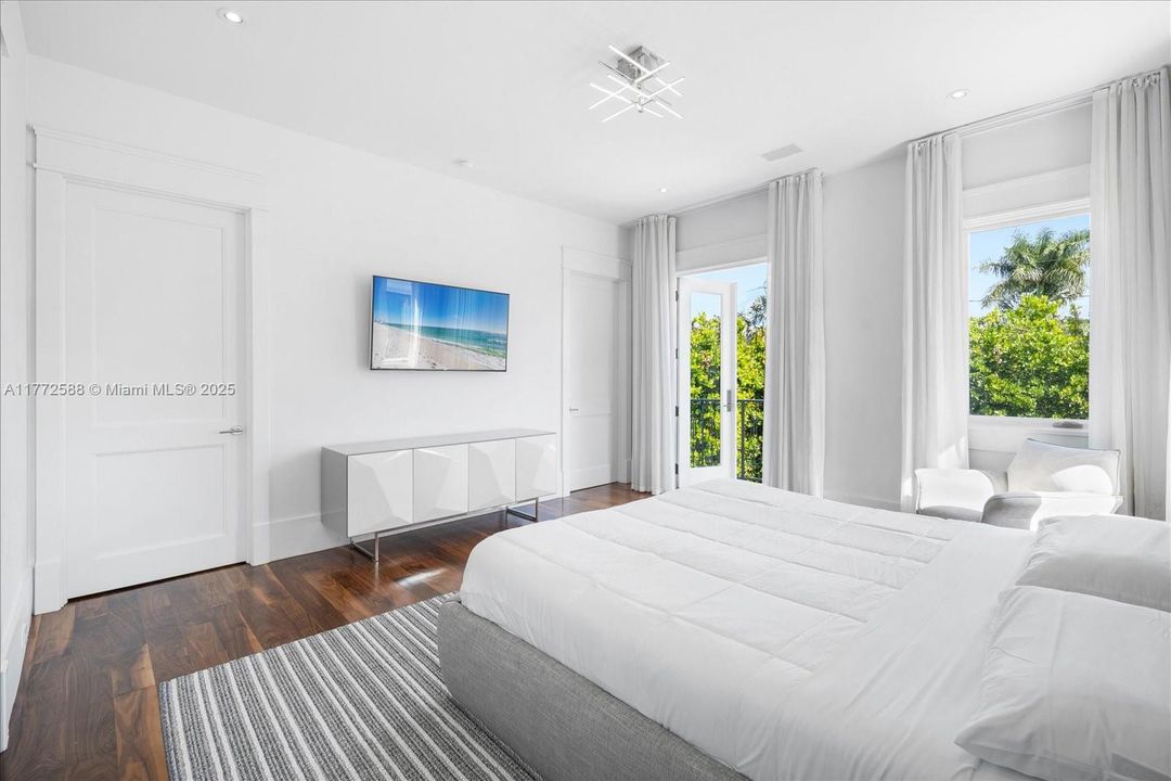 For Sale: $30,000,000 (6 beds, 7 baths, 8748 Square Feet)