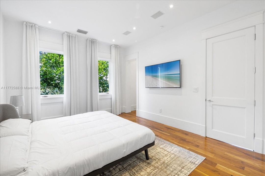 For Sale: $30,000,000 (6 beds, 7 baths, 8748 Square Feet)