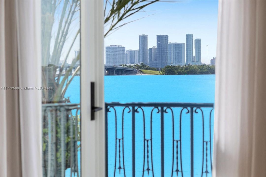 For Sale: $30,000,000 (6 beds, 7 baths, 8748 Square Feet)