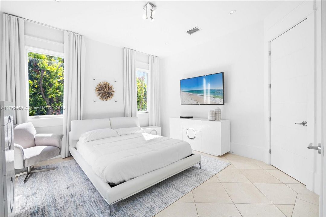 For Sale: $30,000,000 (6 beds, 7 baths, 8748 Square Feet)