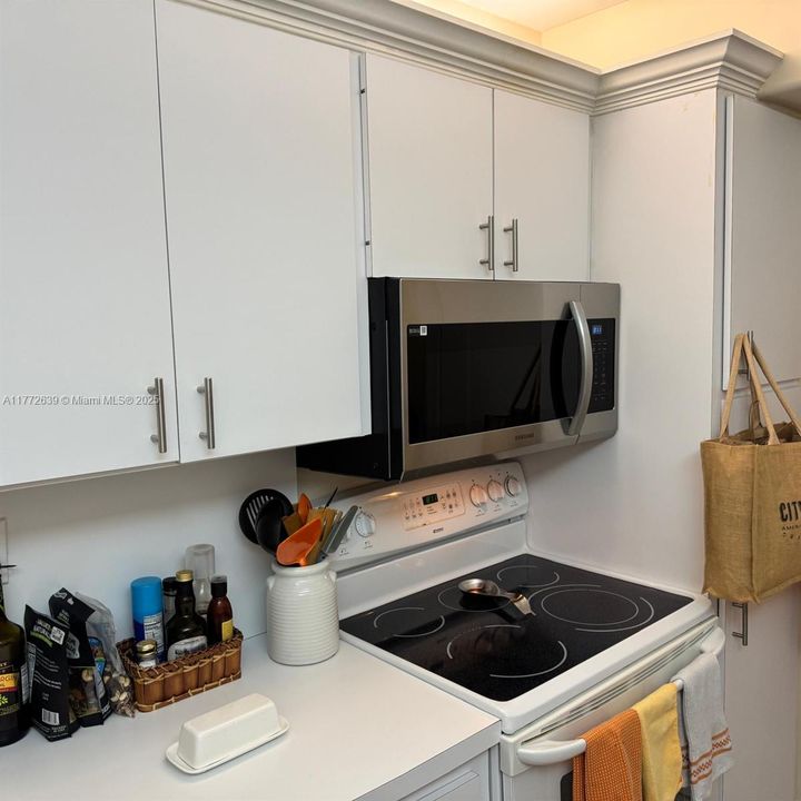 Recently Sold: $779,000 (2 beds, 2 baths, 1325 Square Feet)