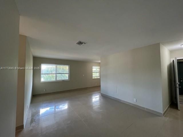 Recently Rented: $2,100 (3 beds, 2 baths, 0 Square Feet)