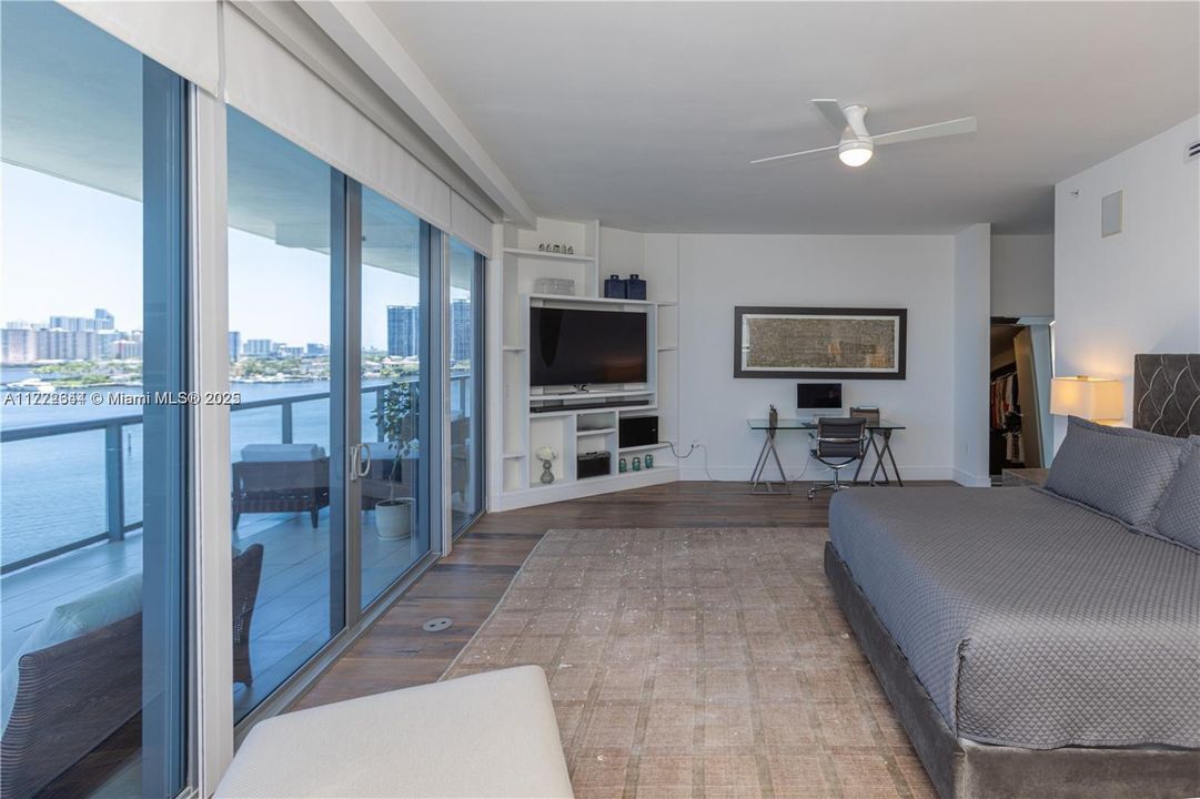 Recently Rented: $17,500 (4 beds, 6 baths, 3801 Square Feet)