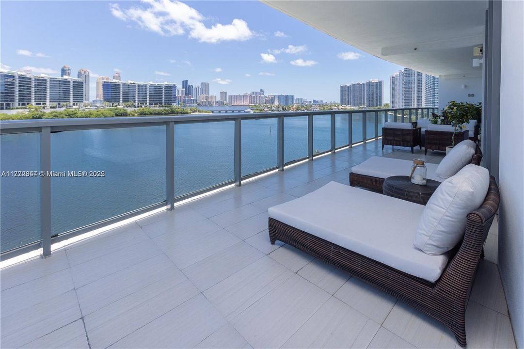 Recently Rented: $17,500 (4 beds, 6 baths, 3801 Square Feet)