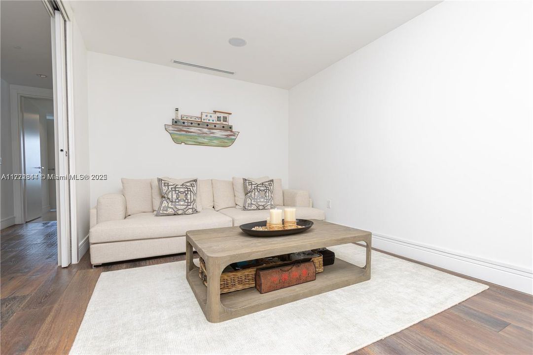 Recently Rented: $17,500 (4 beds, 6 baths, 3801 Square Feet)