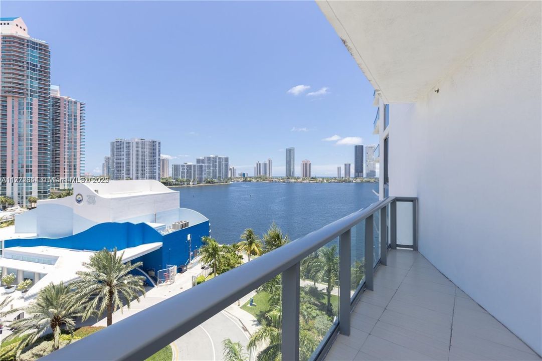 Recently Rented: $17,500 (4 beds, 6 baths, 3801 Square Feet)