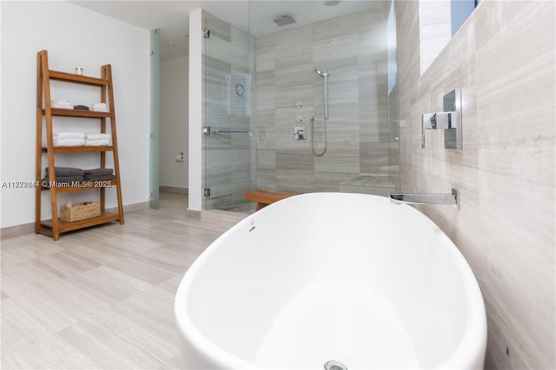 Recently Rented: $17,500 (4 beds, 6 baths, 3801 Square Feet)