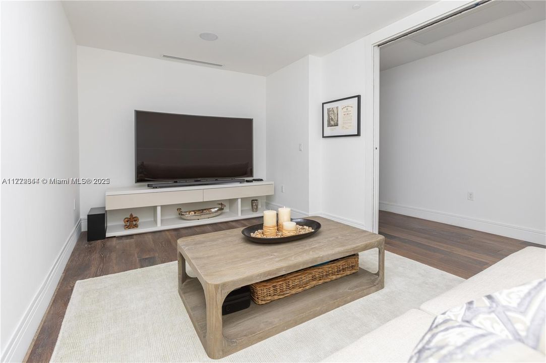 Recently Rented: $17,500 (4 beds, 6 baths, 3801 Square Feet)