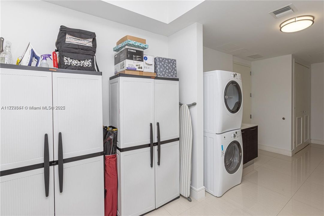 Recently Rented: $17,500 (4 beds, 6 baths, 3801 Square Feet)