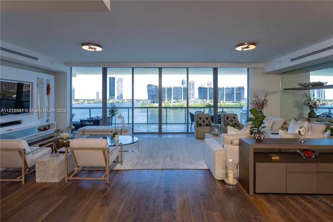 Recently Rented: $17,500 (4 beds, 6 baths, 3801 Square Feet)