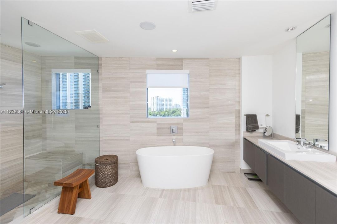 Recently Rented: $17,500 (4 beds, 6 baths, 3801 Square Feet)