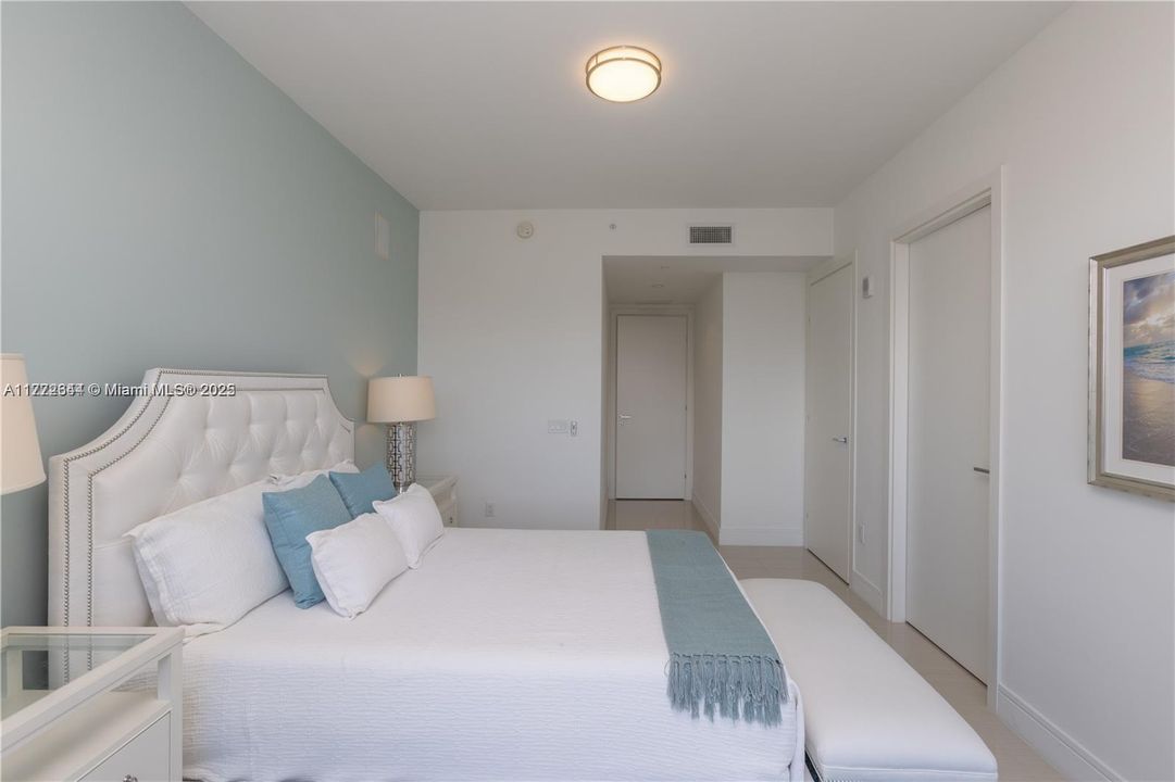 Recently Rented: $17,500 (4 beds, 6 baths, 3801 Square Feet)